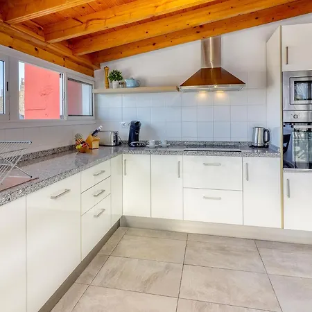 بيت للعطل Big Terraced House, 100m To The Beach, With Bbq And Sea View *