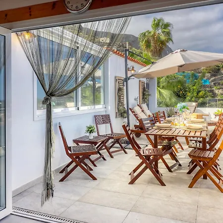 Big Terraced House, 100m To The Beach, With Bbq And Sea View Ferienhaus