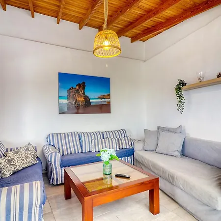 Tatil Evi Big Terraced House, 100m To The Beach, With Bbq And Sea View
